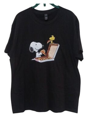 Peanuts -Ring Spun Cotton Short Sleeve Tee Shirt Snoopy & Woodstock Having Pizza